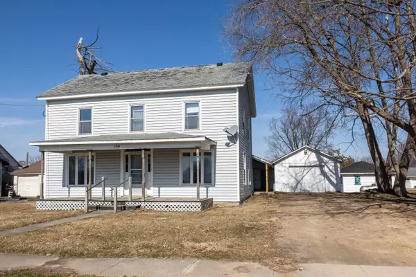 104 E Walnut Street, Apple River, IL 61001