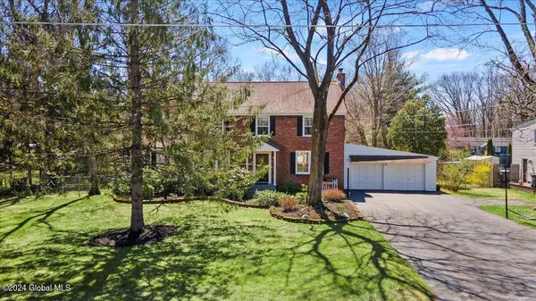 28 Saratoga Drive, Glenville, NY 12302