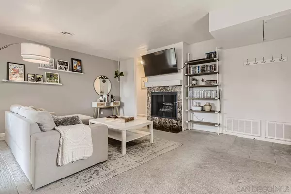 10341 Azuaga St #246, San Diego, CA 92129