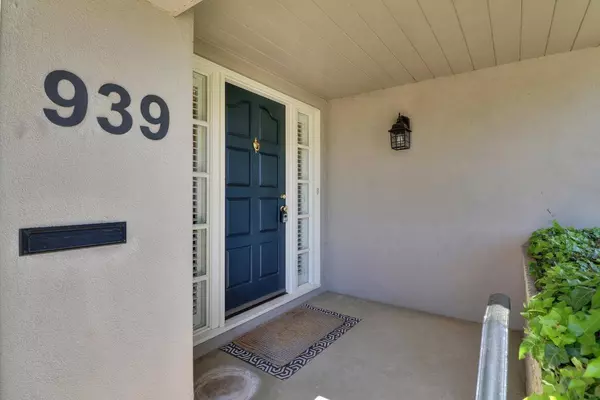 939 Stern CIR, Sacramento, CA 95822