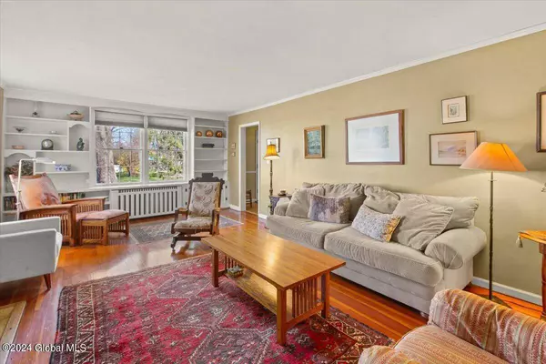 28 Saratoga Drive, Glenville, NY 12302