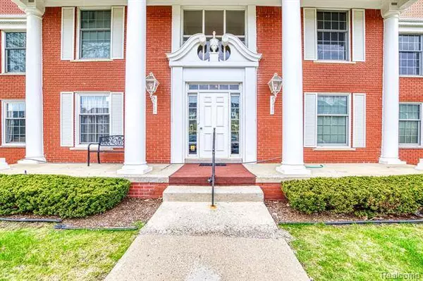 19710 W 13 MILE Road, Beverly Hills, MI 48025