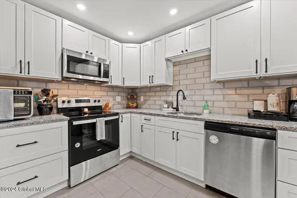 24 Baybridge Drive, Queensbury, NY 12804