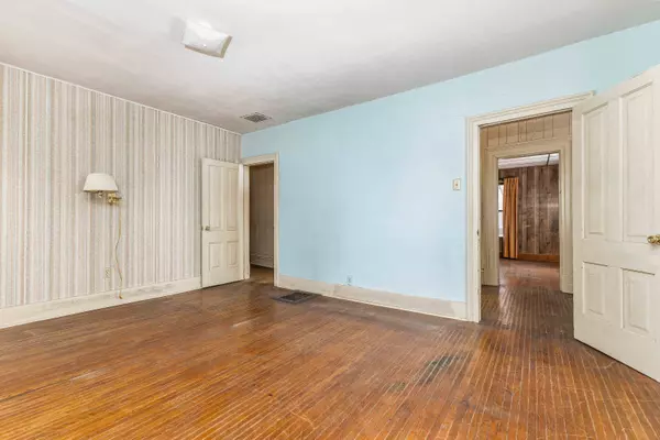 104 E Walnut Street, Apple River, IL 61001