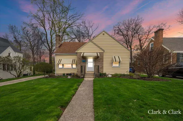 2618 Oakwood NE Avenue, Grand Rapids, MI 49505