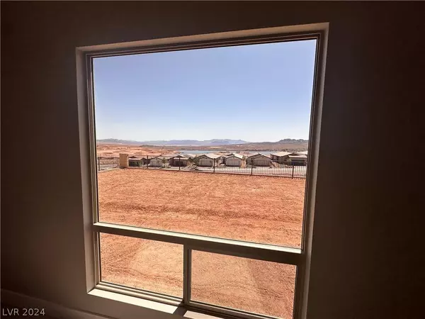 98 Mountain Oasis Lane, Henderson, NV 89011