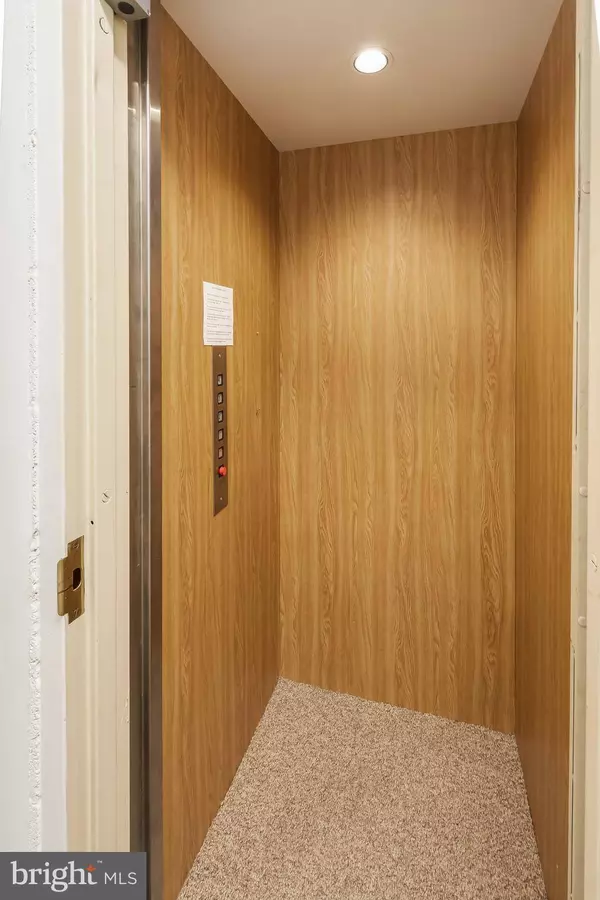 3068 S GLEBE RD S #3068, Arlington, VA 22206