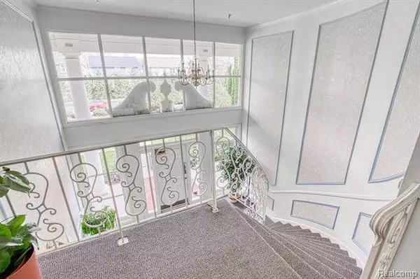 19710 W 13 MILE Road, Beverly Hills, MI 48025