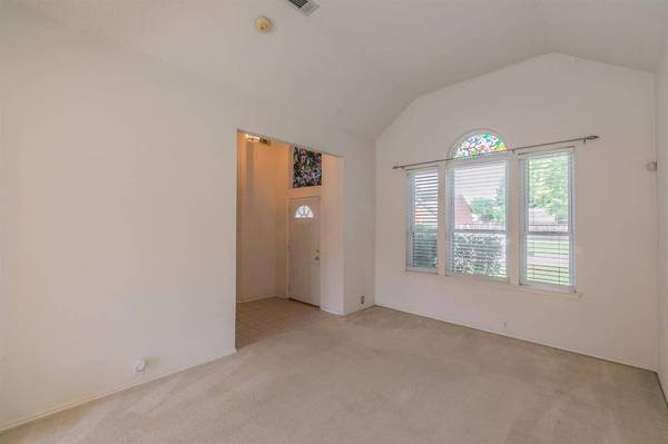 904 Roaring Canyon Road, Euless, TX 76039