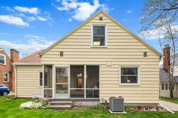 2618 Oakwood NE Avenue, Grand Rapids, MI 49505