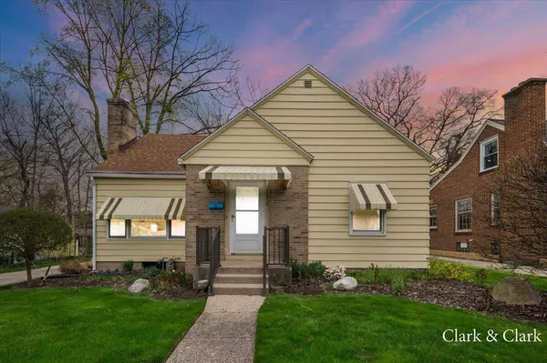 2618 Oakwood NE Avenue, Grand Rapids, MI 49505