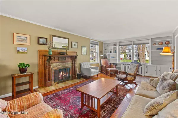 28 Saratoga Drive, Glenville, NY 12302