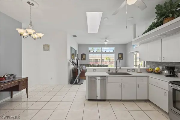 513 Wildwood Pkwy, Cape Coral, FL 33904