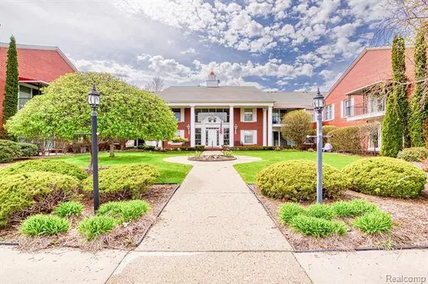 19710 W 13 MILE Road, Beverly Hills, MI 48025