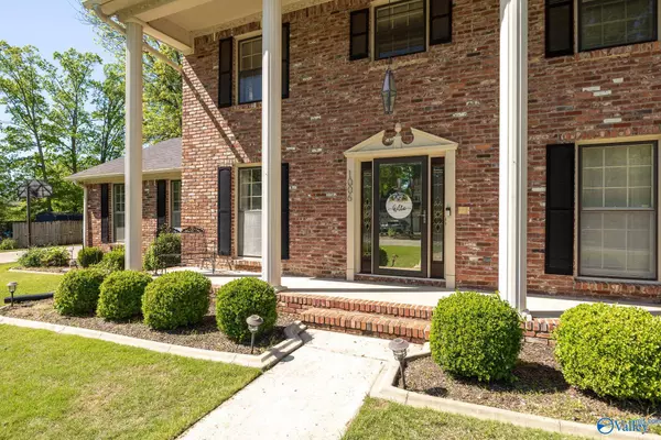 1006 Way Thru The Woods SW, Decatur, AL 35603