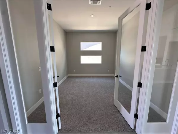 98 Mountain Oasis Lane, Henderson, NV 89011