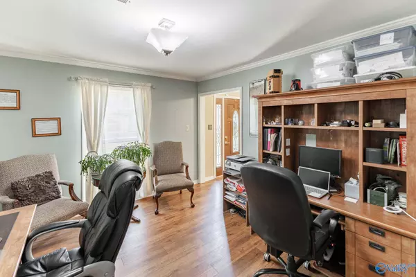 1006 Way Thru The Woods SW, Decatur, AL 35603