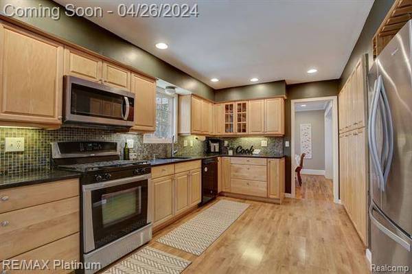 29198 HEMLOCK Court, Farmington Hills, MI 48336
