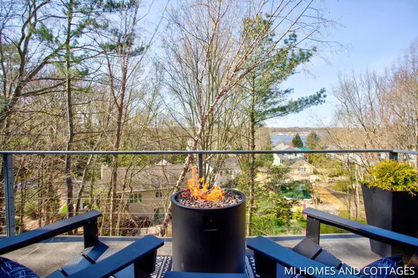 747 Pleasant Street, Saugatuck, MI 49453