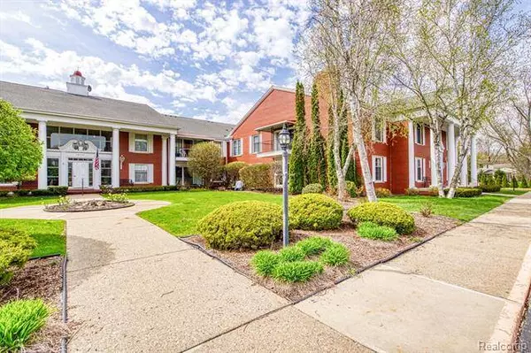 19710 W 13 MILE Road, Beverly Hills, MI 48025