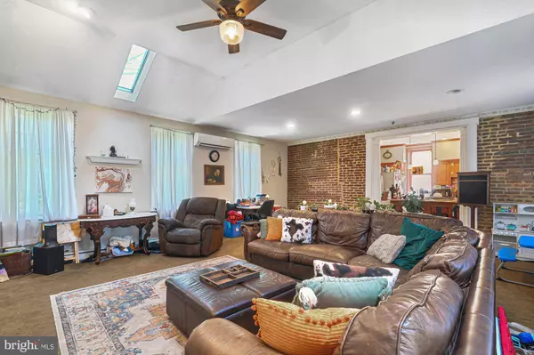 7 S MAIN ST, Dover, DE 19901