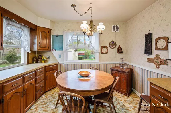 2618 Oakwood NE Avenue, Grand Rapids, MI 49505