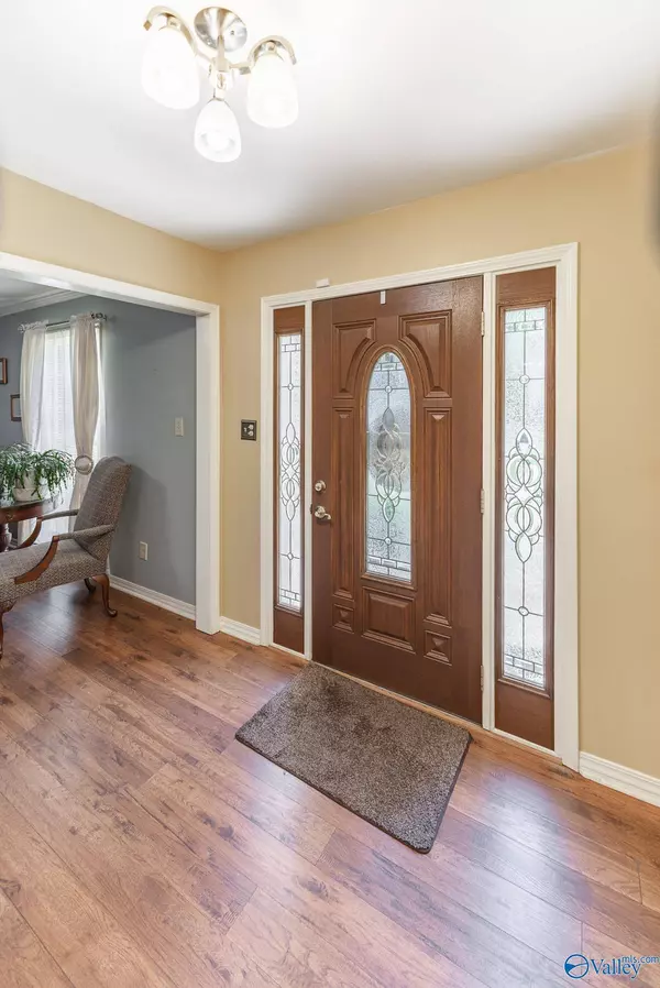 1006 Way Thru The Woods SW, Decatur, AL 35603