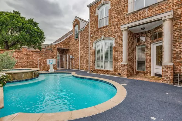 48 Emerald Pond Drive, Frisco, TX 75034