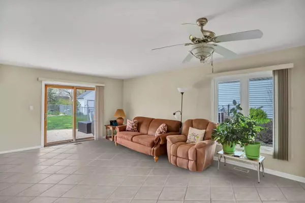 1360 Fairmont RD, Hoffman Estates, IL 60169