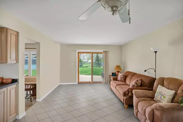 1360 Fairmont RD, Hoffman Estates, IL 60169