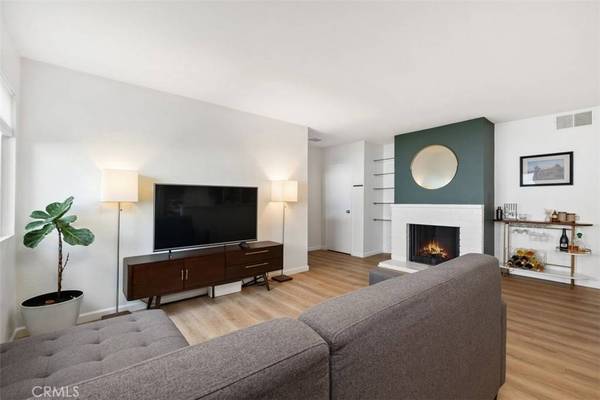 17574 Vandenberg LN #2, Tustin, CA 92780