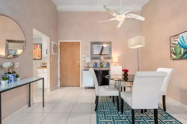 57 Broadlawn Park #11B, Boston, MA 02467