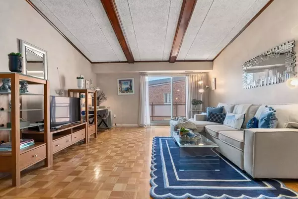 57 Broadlawn Park #11B, Boston, MA 02467