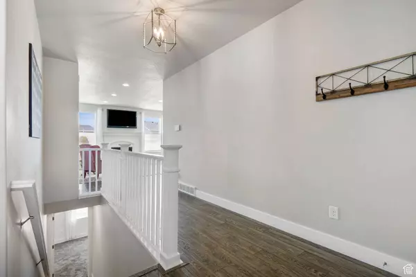 2444 N STANLEY CRANE DR, Clinton, UT 84015