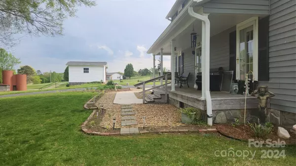 5217 Looper RD, Granite Falls, NC 28630