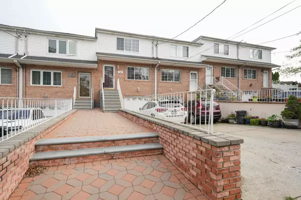 366 Maryland Ave, Staten Island, NY 10305-2917