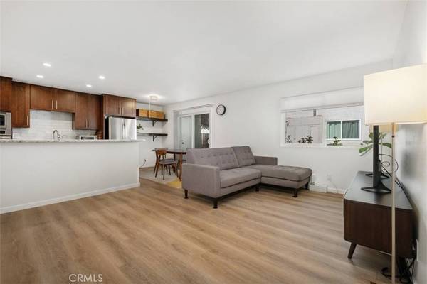 17574 Vandenberg LN #2, Tustin, CA 92780