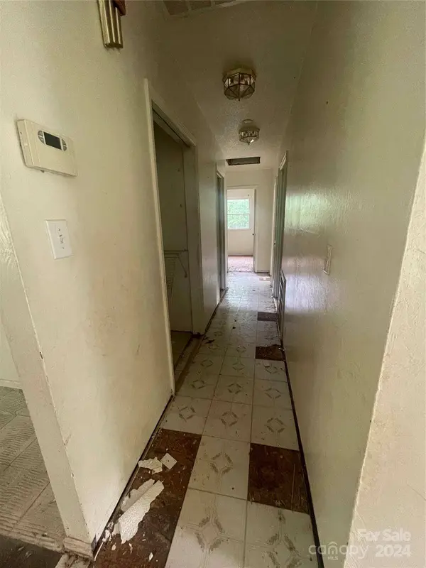 104 Glenn Oaks DR, Lawndale, NC 28090