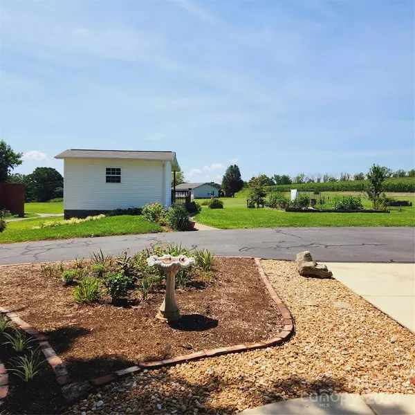 5217 Looper RD, Granite Falls, NC 28630