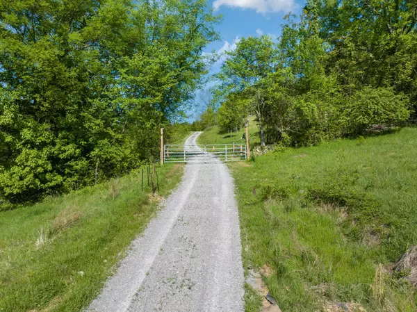 40 Hackett Valley Rd, Hickman, TN 38567