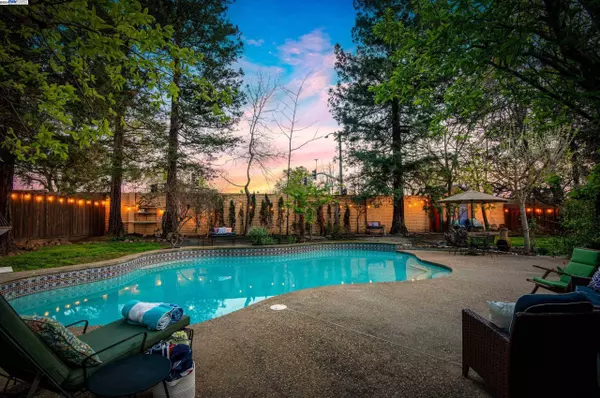 1350 Orloff Dr, Pleasanton, CA 94566