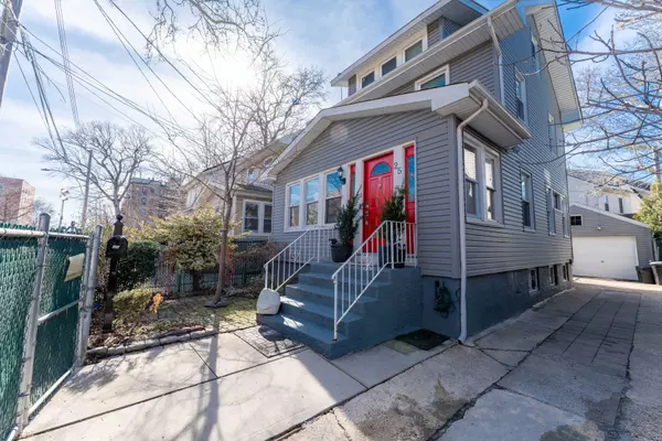 25 Bowen St, Staten Island, NY 10304-3513
