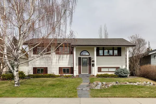 4320 Brentwood GN NW, Calgary, AB T2l 1L3