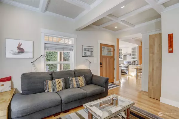 3248 61st Ave AVE SW, Seattle, WA 98116