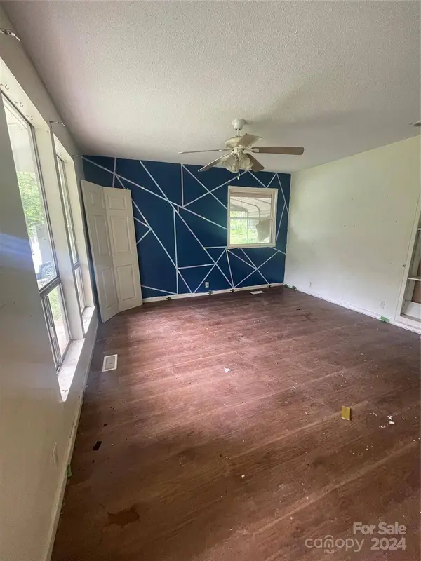 104 Glenn Oaks DR, Lawndale, NC 28090