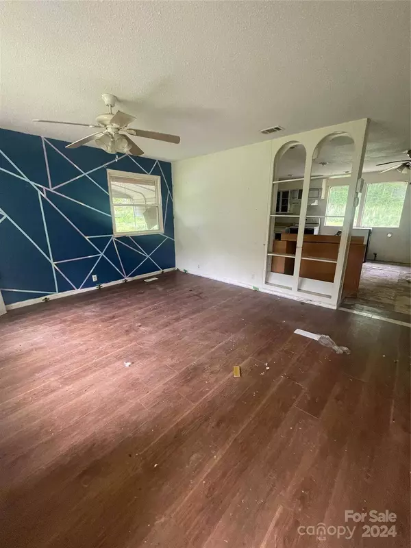 104 Glenn Oaks DR, Lawndale, NC 28090