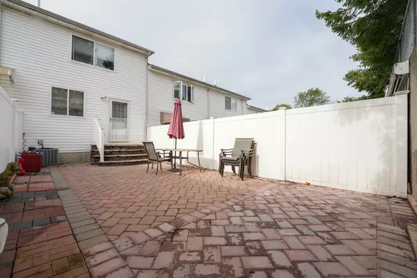 366 Maryland Ave, Staten Island, NY 10305-2917