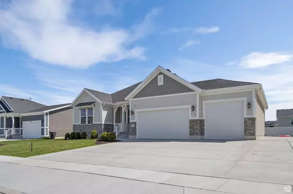 2444 N STANLEY CRANE DR, Clinton, UT 84015