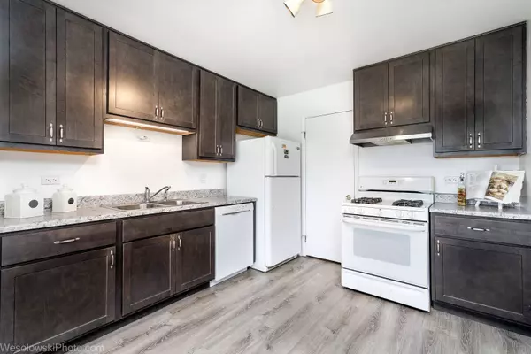 369 Heather Court #B2, Schaumburg, IL 60193