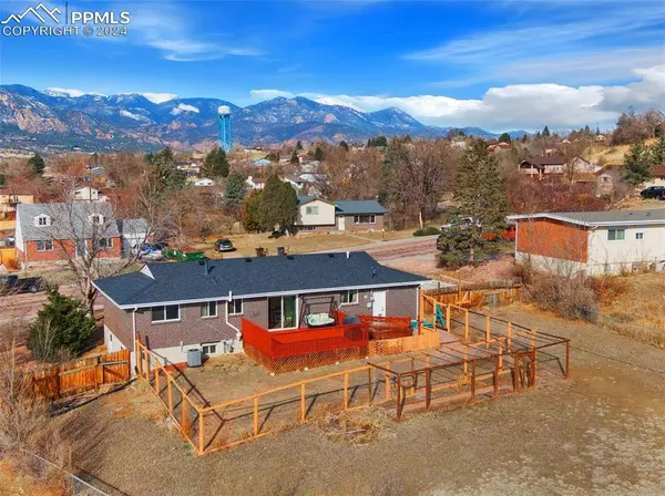 613 Crestridge AVE, Colorado Springs, CO 80906